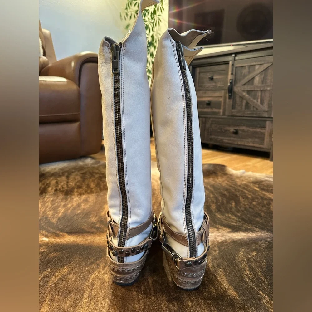 Freebird Rodondo Cream Leather Cowboy Boots with Brown Accents - Picture 3 of 6